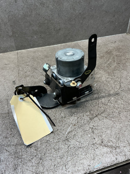 2012-2020 Mitsubishi Outlander GF*W GF GF8 - ABS Pump - (TAG18688)