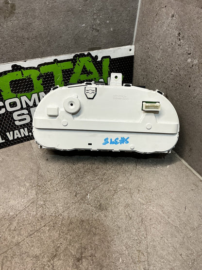 2007 Mitsubishi Outlander- Instrument Cluster- (TAG16076)