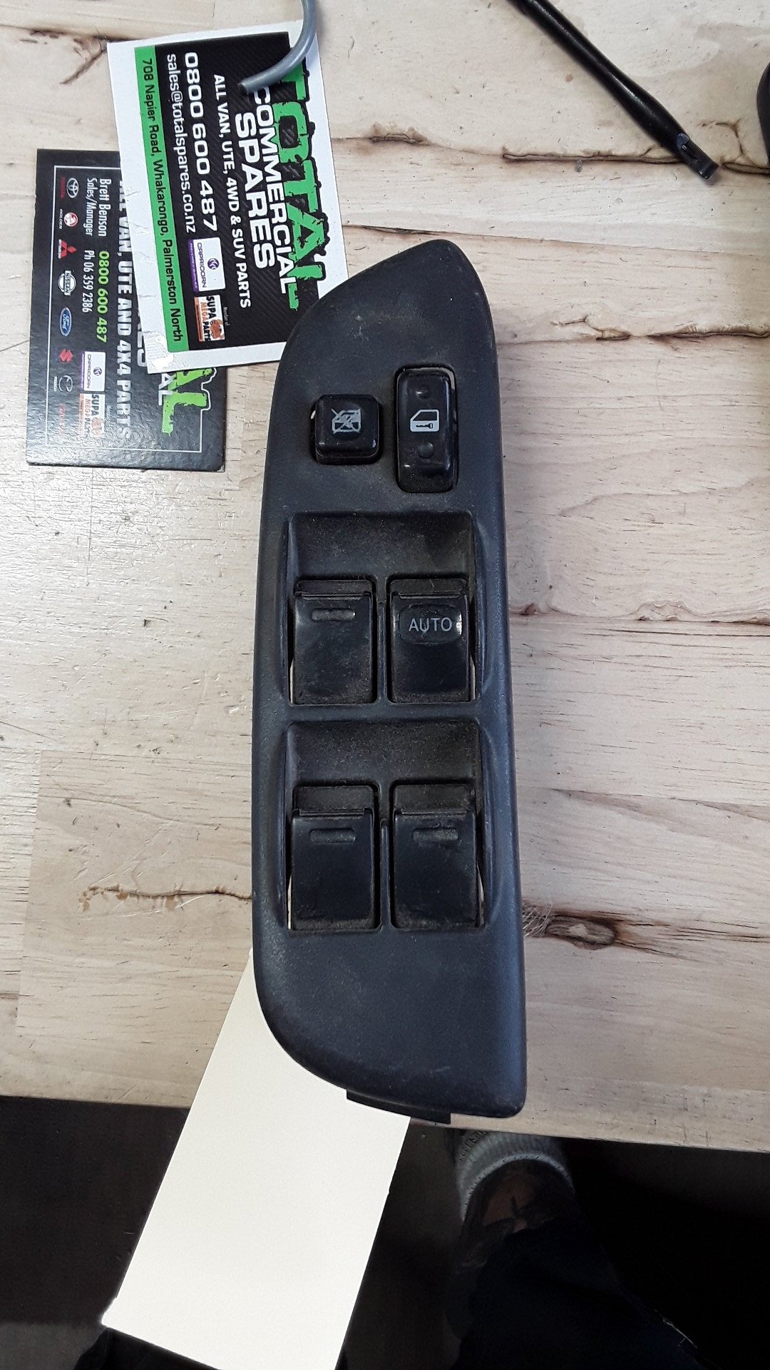 2000-2005 Toyota RAV4 ACA21- Master Power Window Switch- (TAG1496) PN: 8482042070