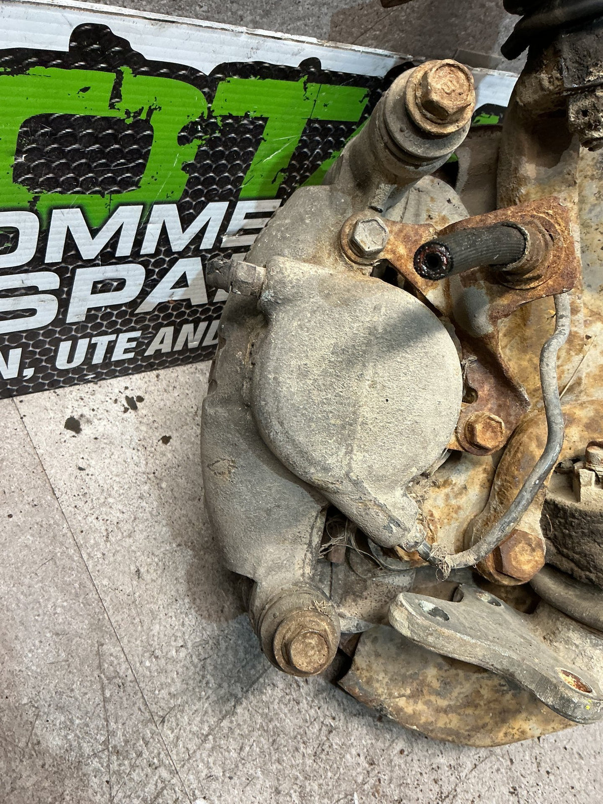 1988-1998 Toyota Hilux LN85- Left Front Hub Assembly- (TAG16401)