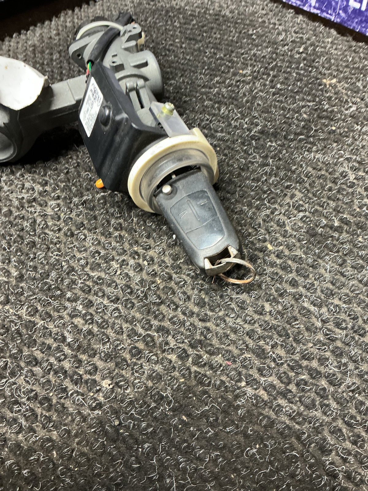 2011 Holden Captiva 5 9W070- Ignition With Key- (TAG10839)