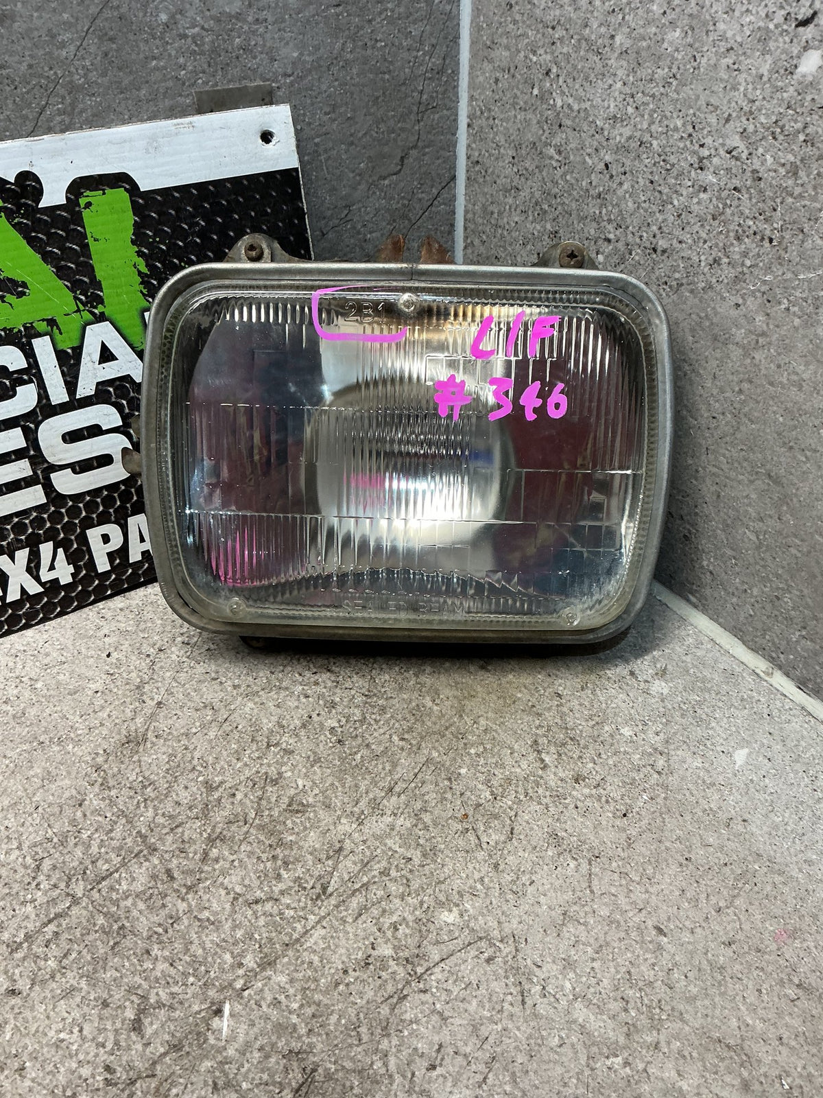 1995 Isuzu MU UCS69DW- Left Headlight- (TAG15788)