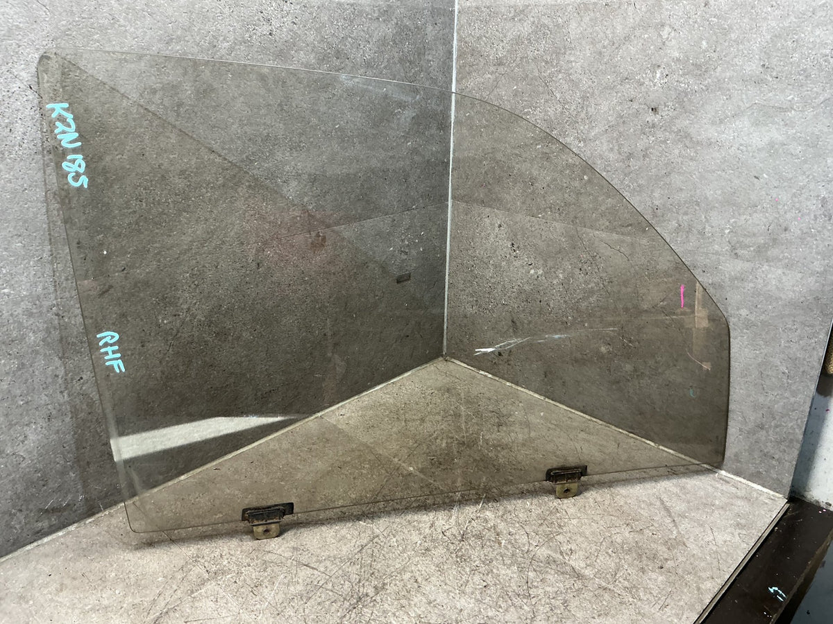 1996 Toyota Hilux Surf - Right Front Door Glass - (TAG17628)
