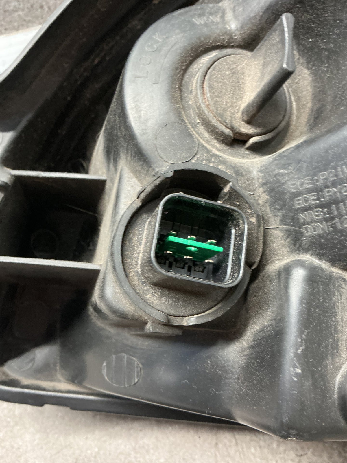 2010 Hyundai Tucson- Right Headlight- (TAG14553)