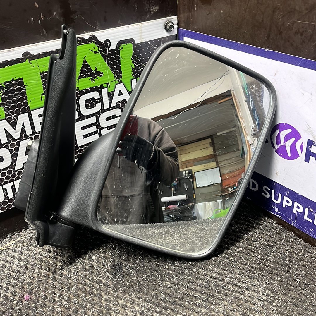 2001 Nissan Caravan E25 VWE25- Right Door Mirror- (TAG8435)