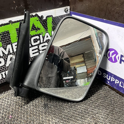 2001 Nissan Caravan E25 VWE25- Right Door Mirror- (TAG8435)