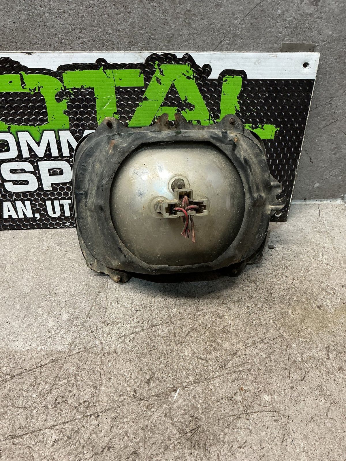 1995 Isuzu MU UCS69DW- Left Headlight- (TAG15788)