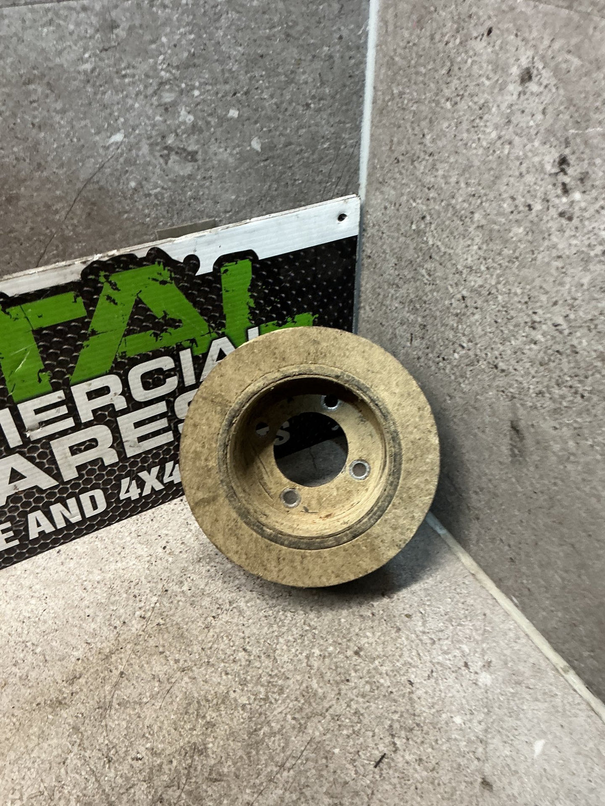 1995 Isuzu Bighorn UBS69GW- Crankshaft Pulley- (TAG16225)