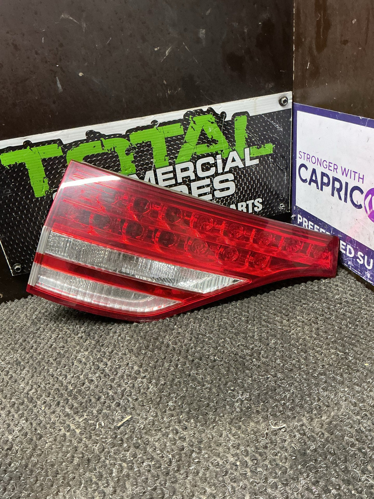 2006 Toyota Previa GSR50- Left Tailgate Light- (TAG9812)