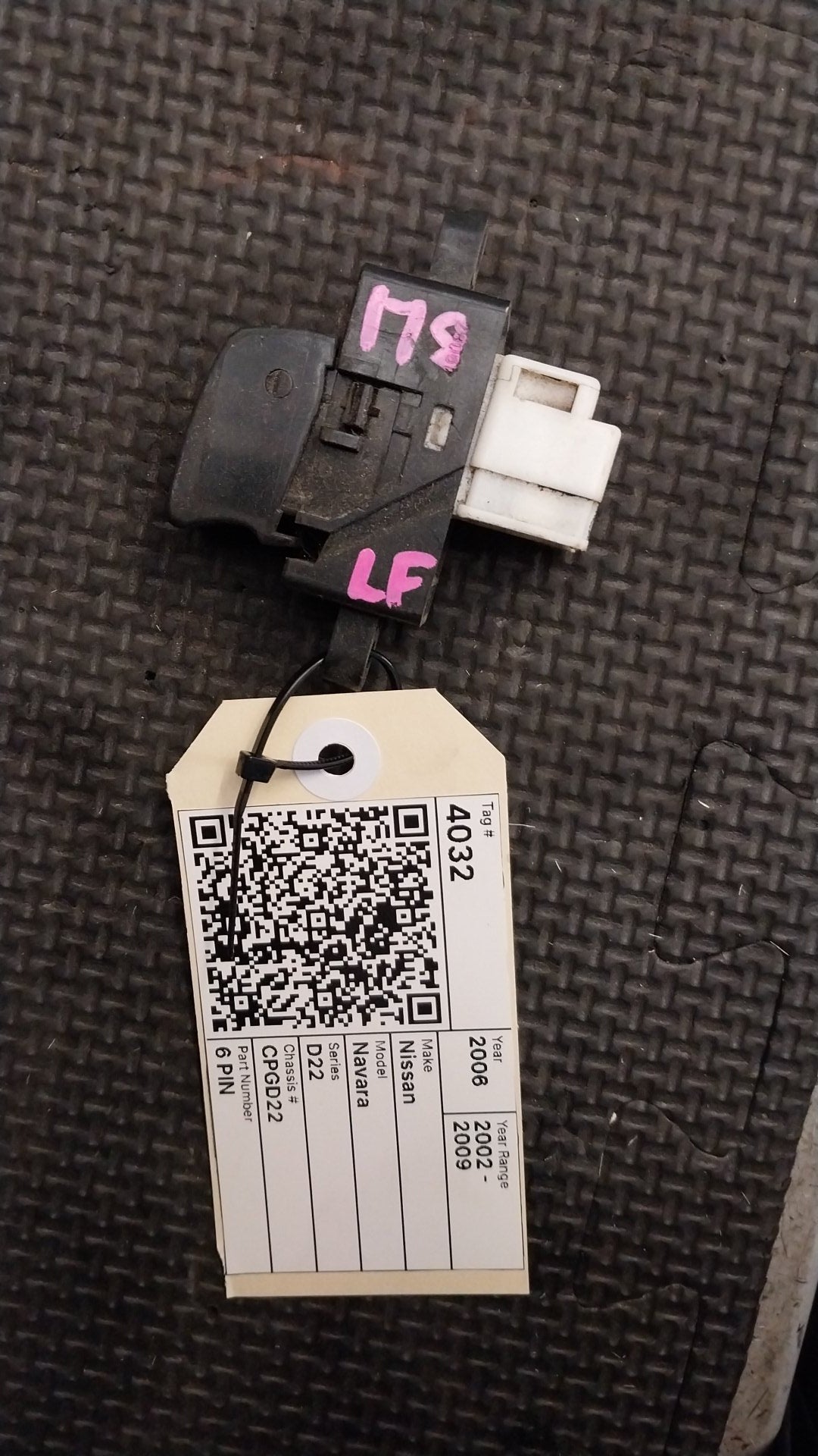 2002-2009 Nissan Navara D22- Left Front Window Switch- (TAG4032)