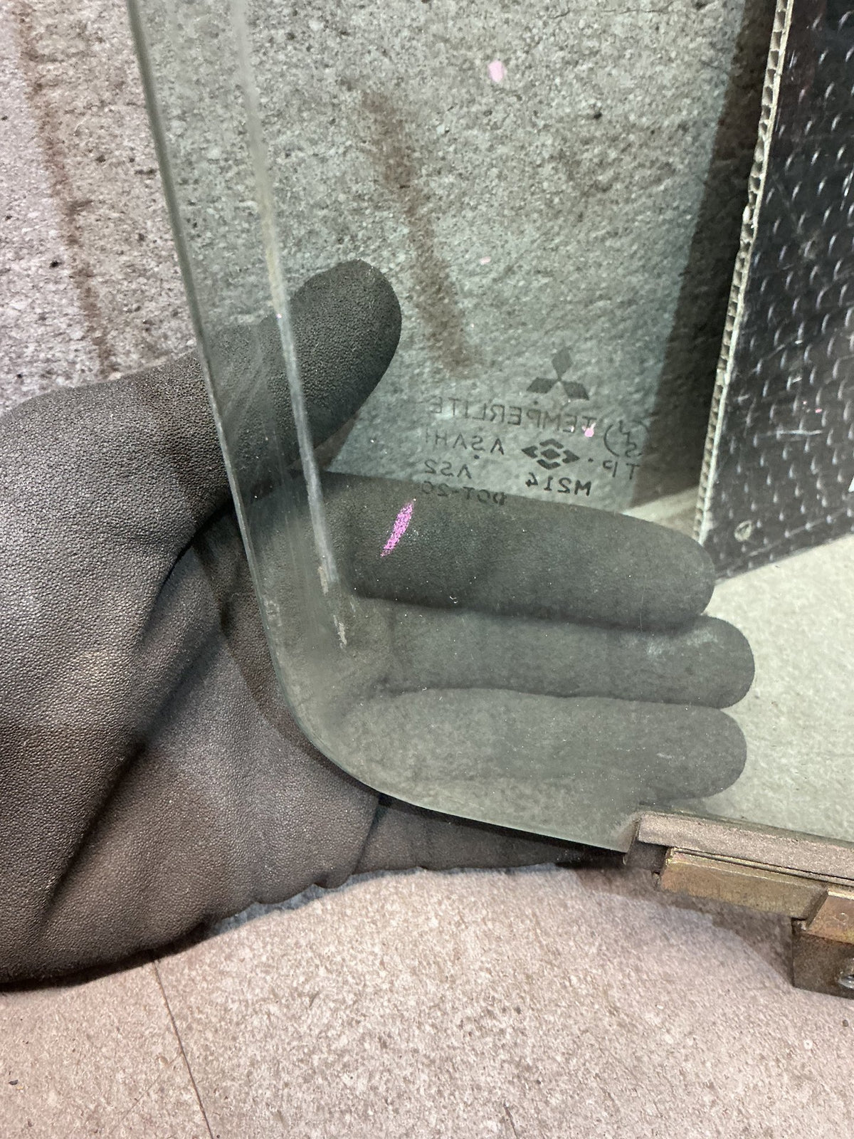 1997 Mitsubishi Challenger K97- Right Front Door Glass- (TAG16617)