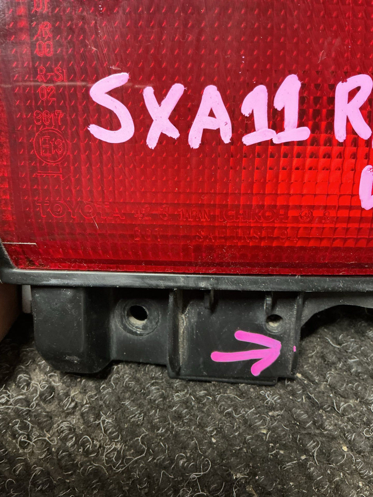 1994-1998 Toyota RAV4 SXA11- Right Taillight- (TAG9894)