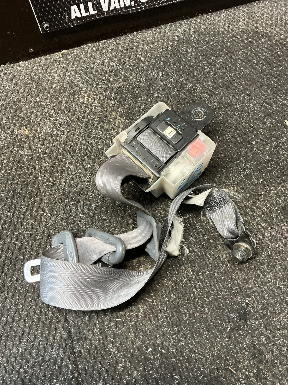 1994-1999 Mitsubishi Pajero II V2*C- Left Rear Seat Belt- (TAG9667) PN: TK-520-N398
