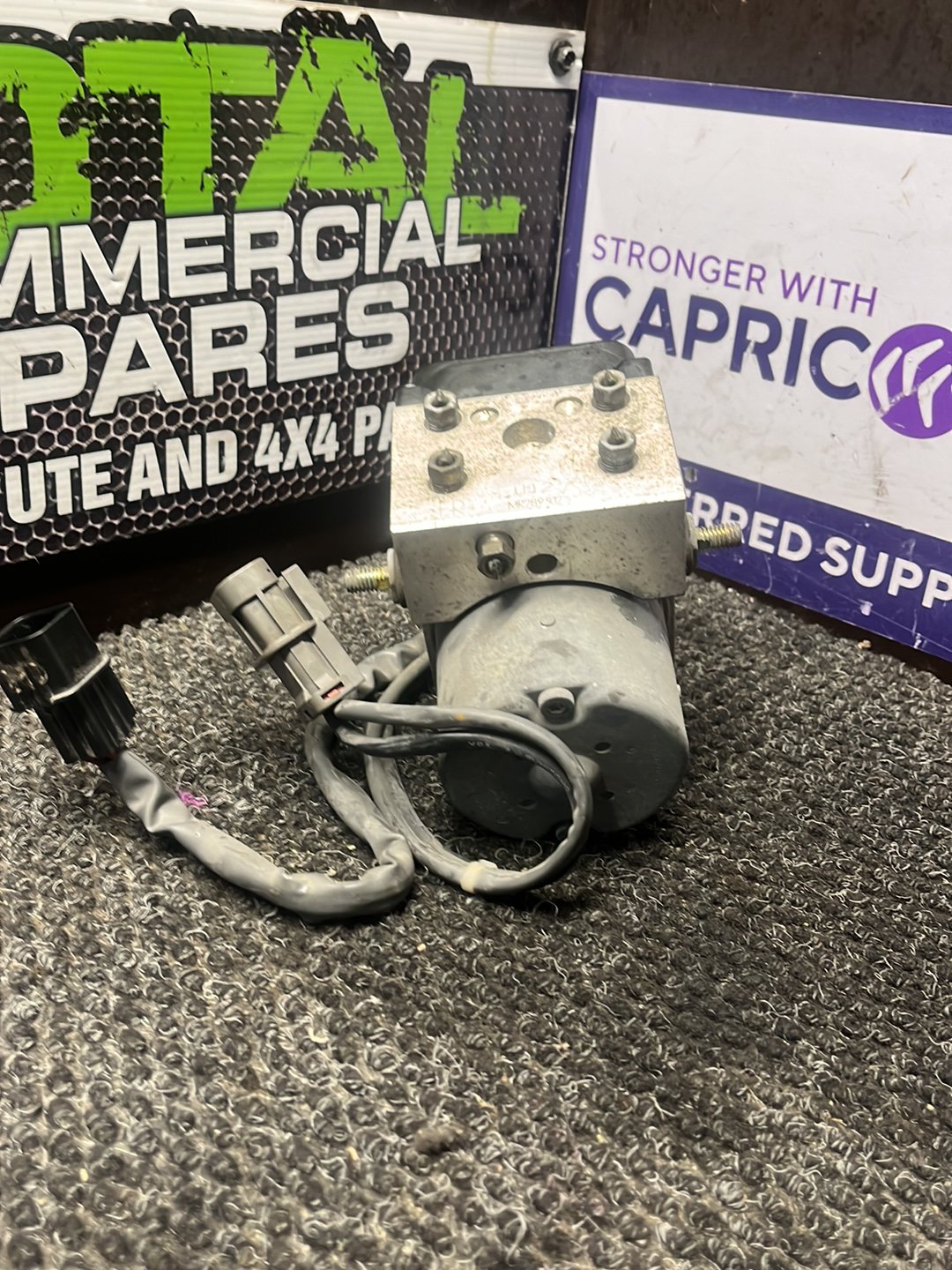1997-2000 Mitsubishi Pajero II NL- ABS Pump/Modulator- (TAG7467) PN: MR289302