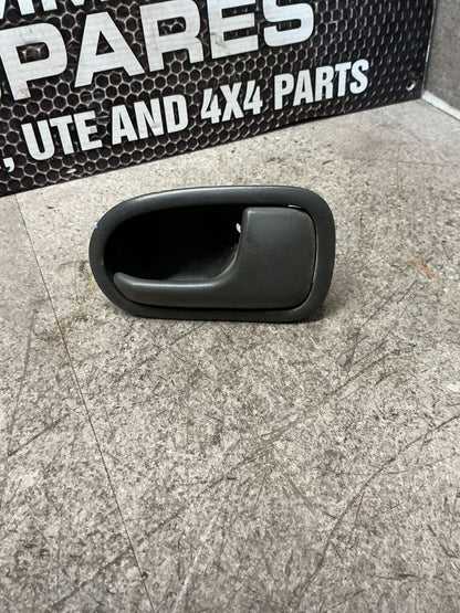 2001 Ford Courier UN- Right Front Door Interior Handle- (TAG15604)