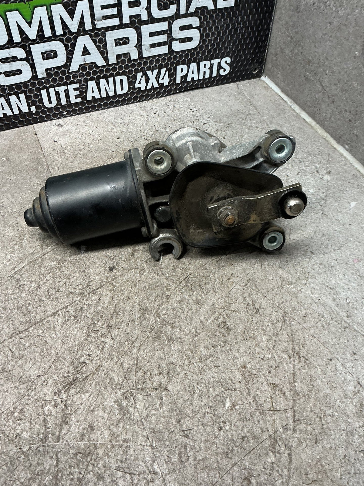 1995 Isuzu Bighorn UBS69GW- Front Wiper Motor- (TAG16382)
