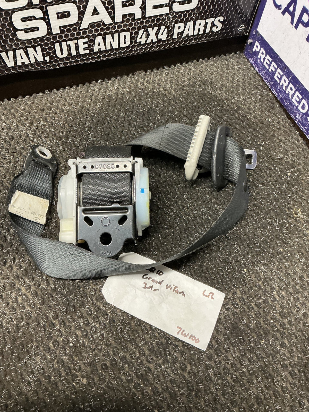 2010 Suzuki Grand Vitara 7W100- Left Rear Seat Belt- (TAG10908)