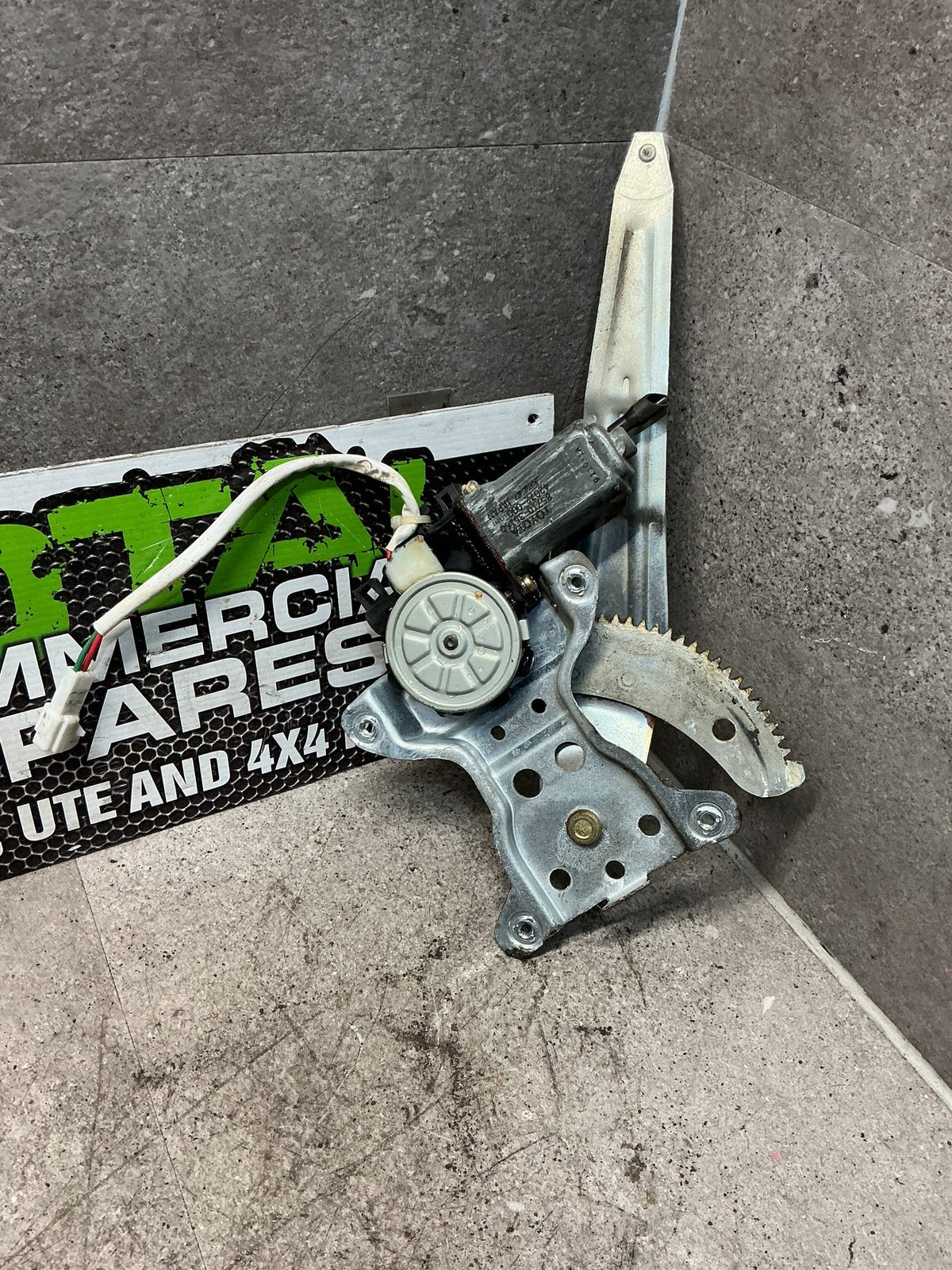 1999 Toyota Surf N180- Right Rear Window Regulator/Motor- (TAG15370) PN: R/R
