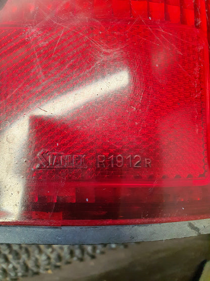 2000 Mazda B2500- Right Taillight- (TAG7401)