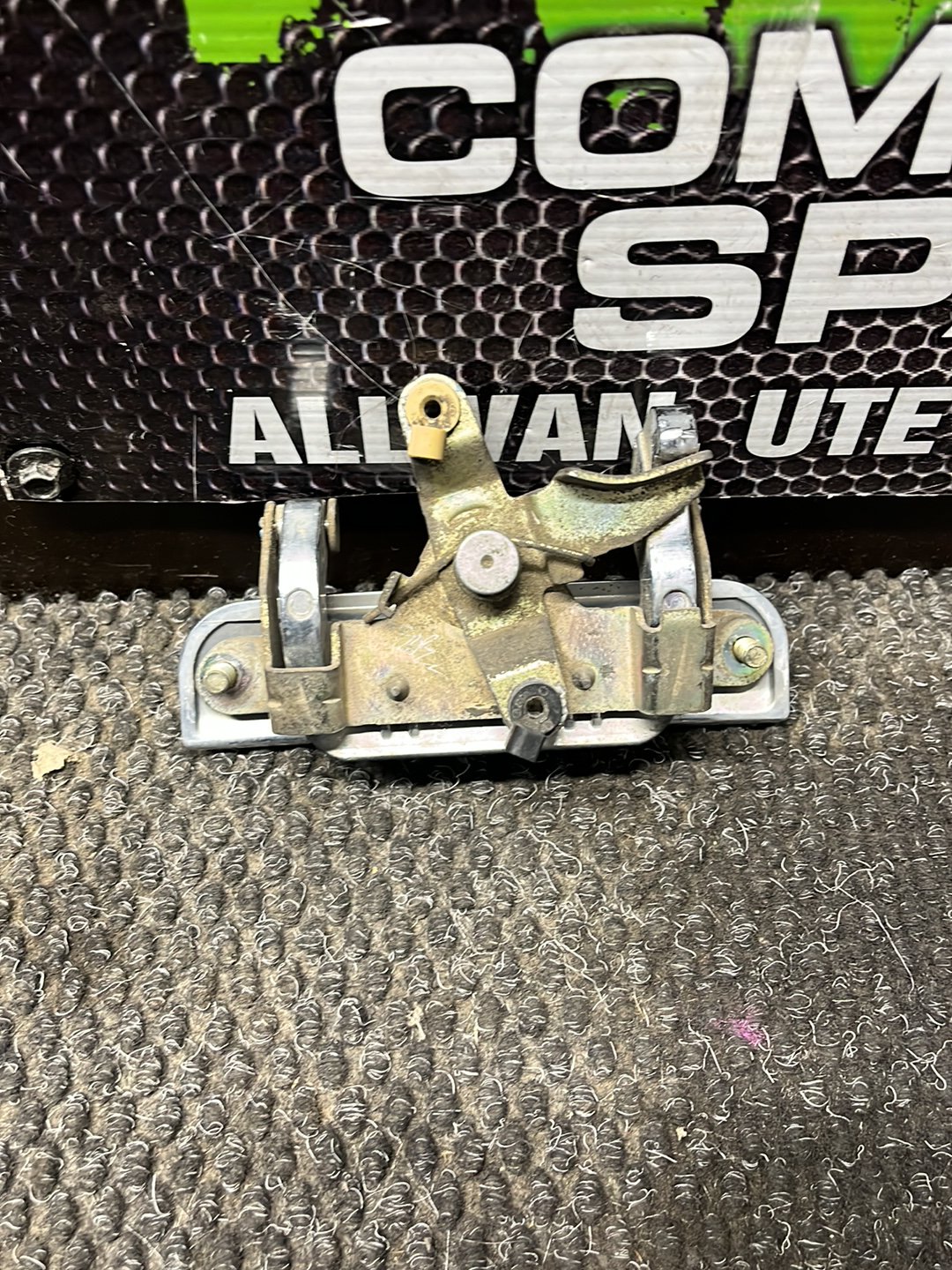 2004 Mazda B-Series UN- Tailgate Handle Outer- (TAG9123)