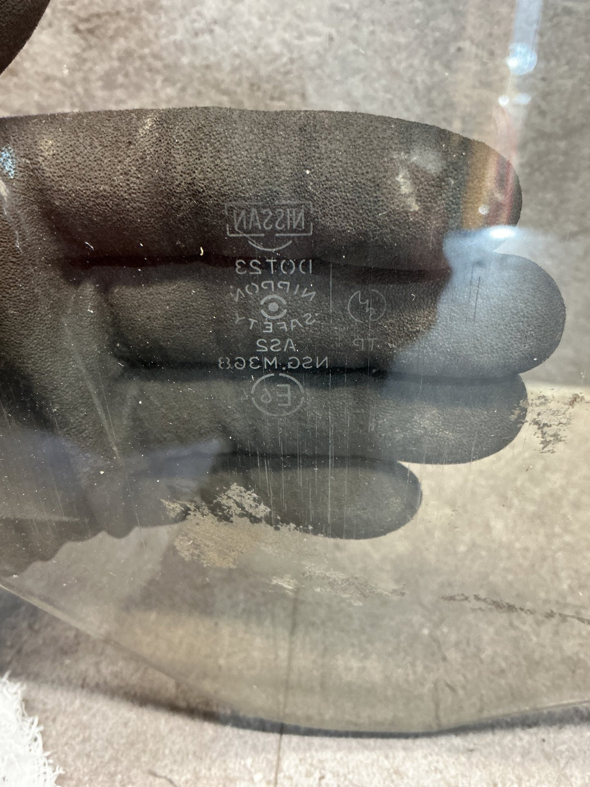 1994 Nissan Terrano D21 - Right Front Door Glass - (TAG19063)