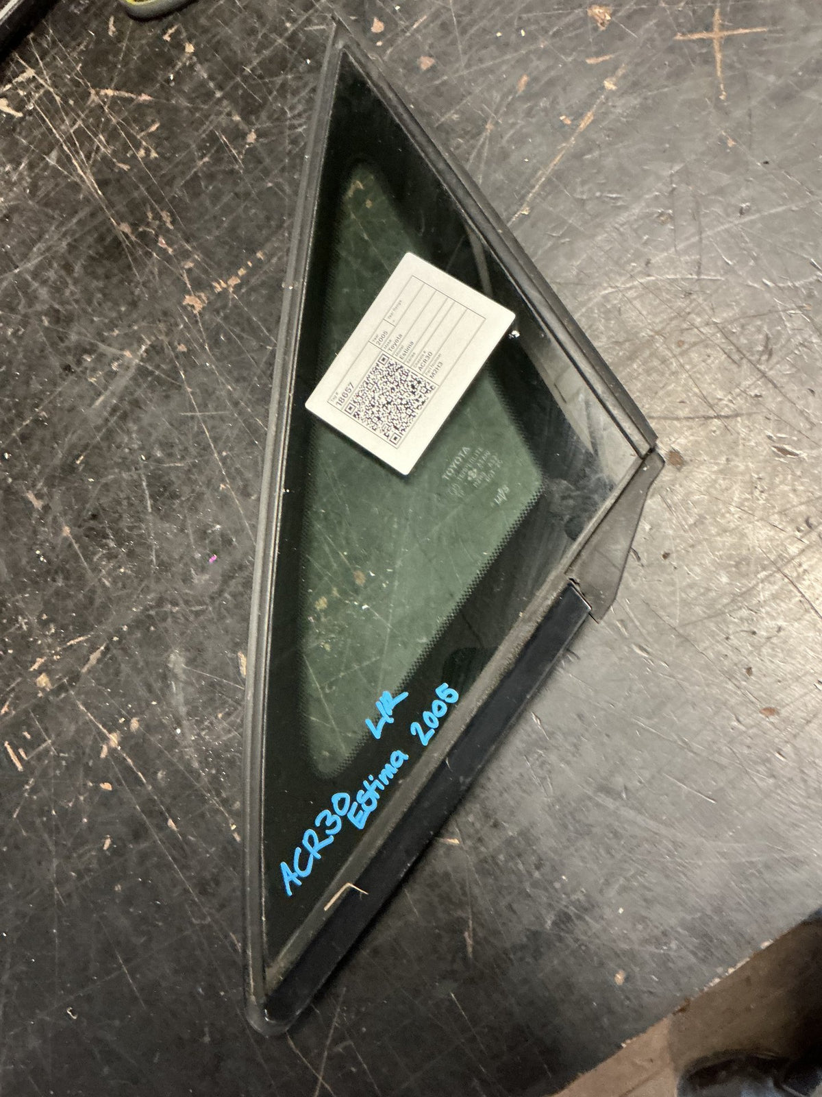 2005 Toyota Estima ACR30 - Left Front Quarter Door Glass - (TAG18657)
