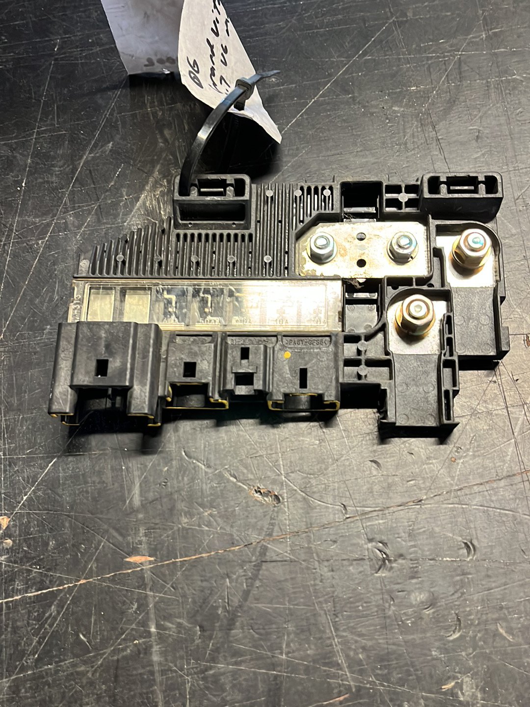 2006 Suzuki Grand Vitara - Engine Bay Fuse Box - (TAG9165)
