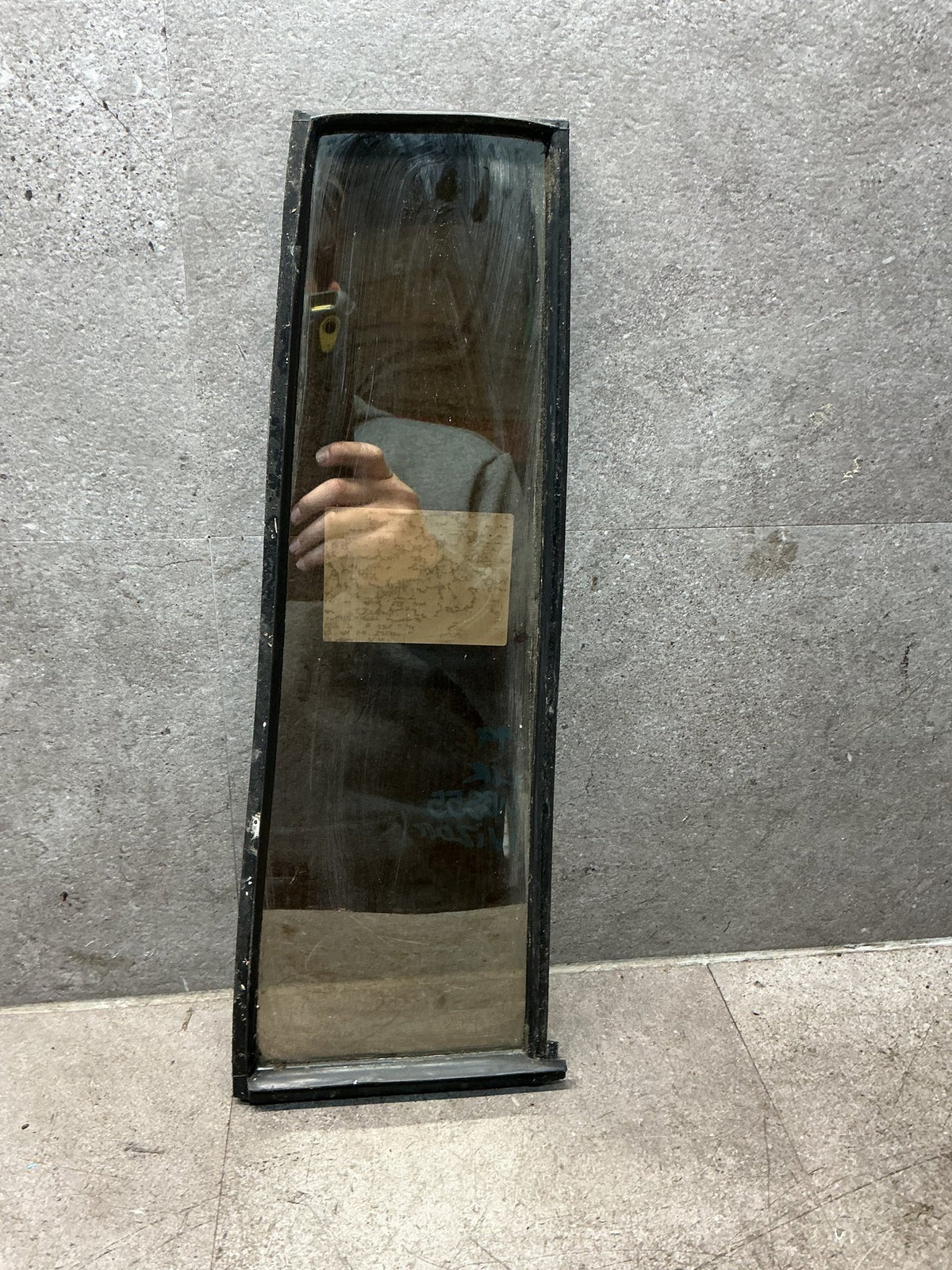 1988 Isuzu Bighorn UBS55 - Left Rear Quarter Door Glass - (TAG18585)