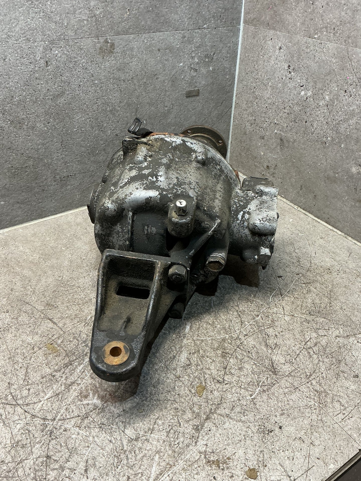 2002 Ford Courier UN - Front Differential Head - (TAG17969)