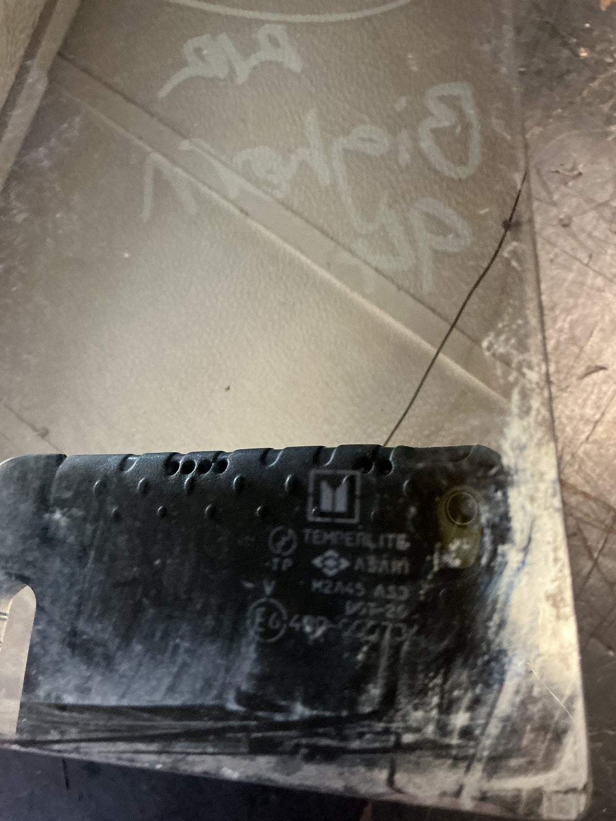1994 Isuzu Bighorn - Right Rear Quarter Door Glass - (TAG18593)