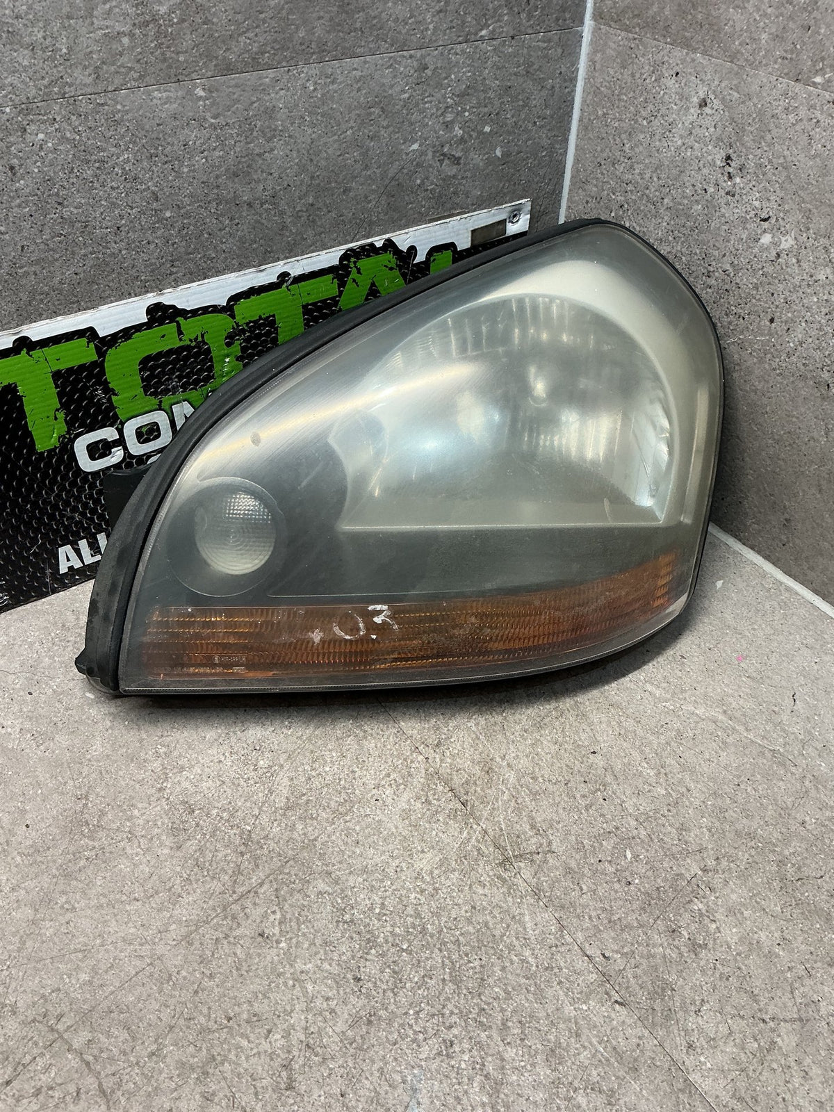2010 Hyundai Tucson- Left Headlight- (TAG14554)