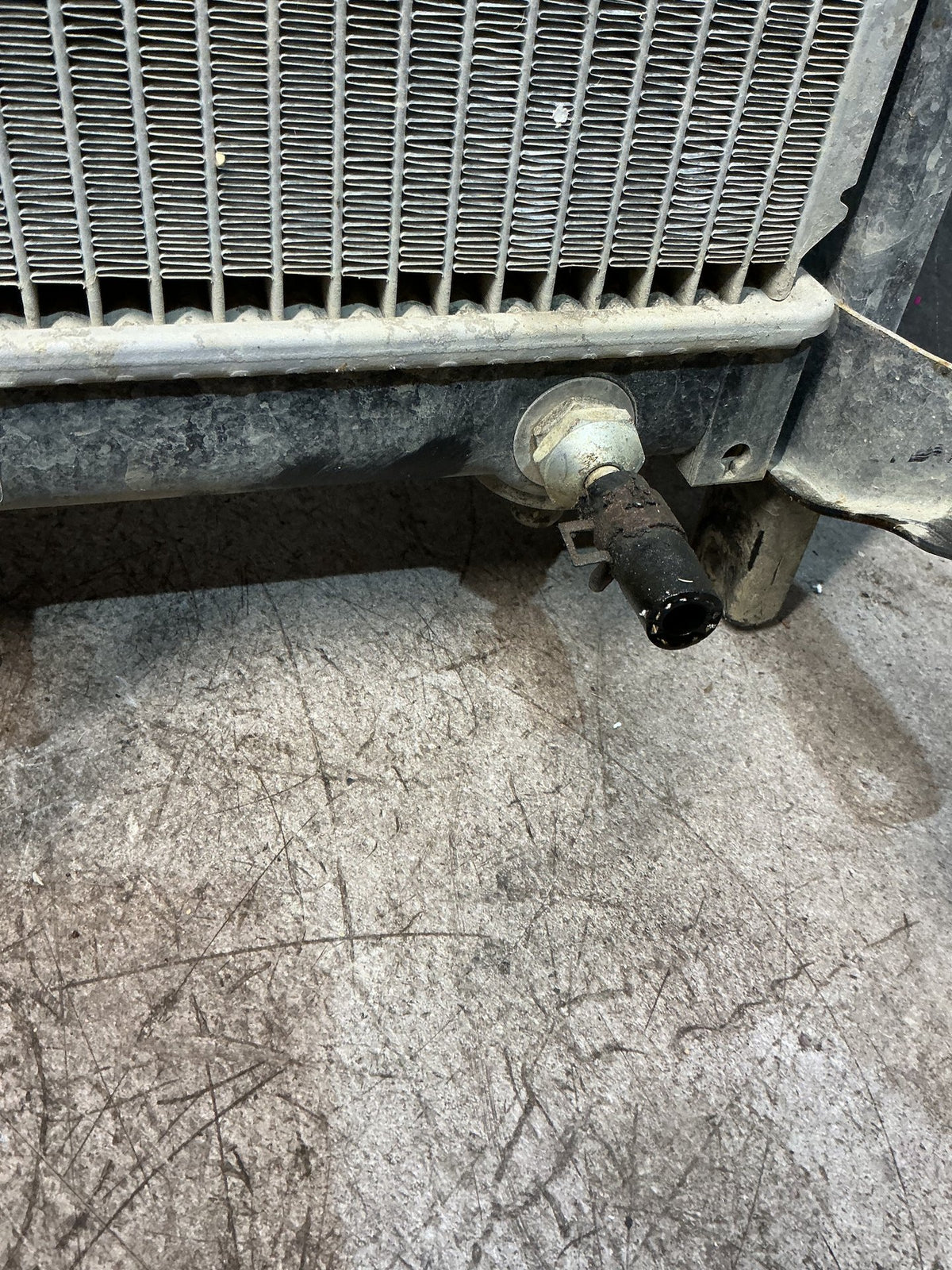 2003 Suzuki Grand Vitara SQ420W - Radiator - (TAG17885)