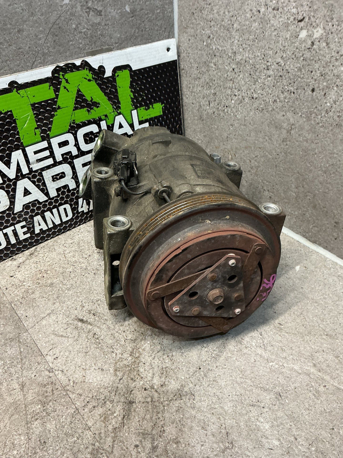 2006 Nissan Elgrand E51- A/C Compressor- (TAG12967)