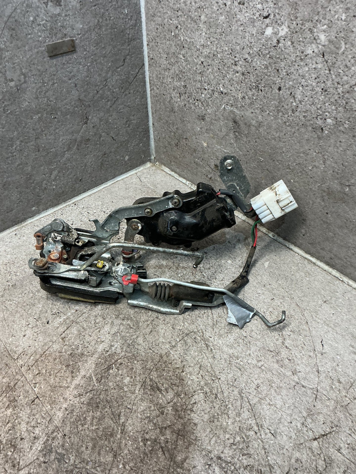 1994 Toyota Hilux KZN130 - Right Front Door Lock Actuator - (TAG18138)