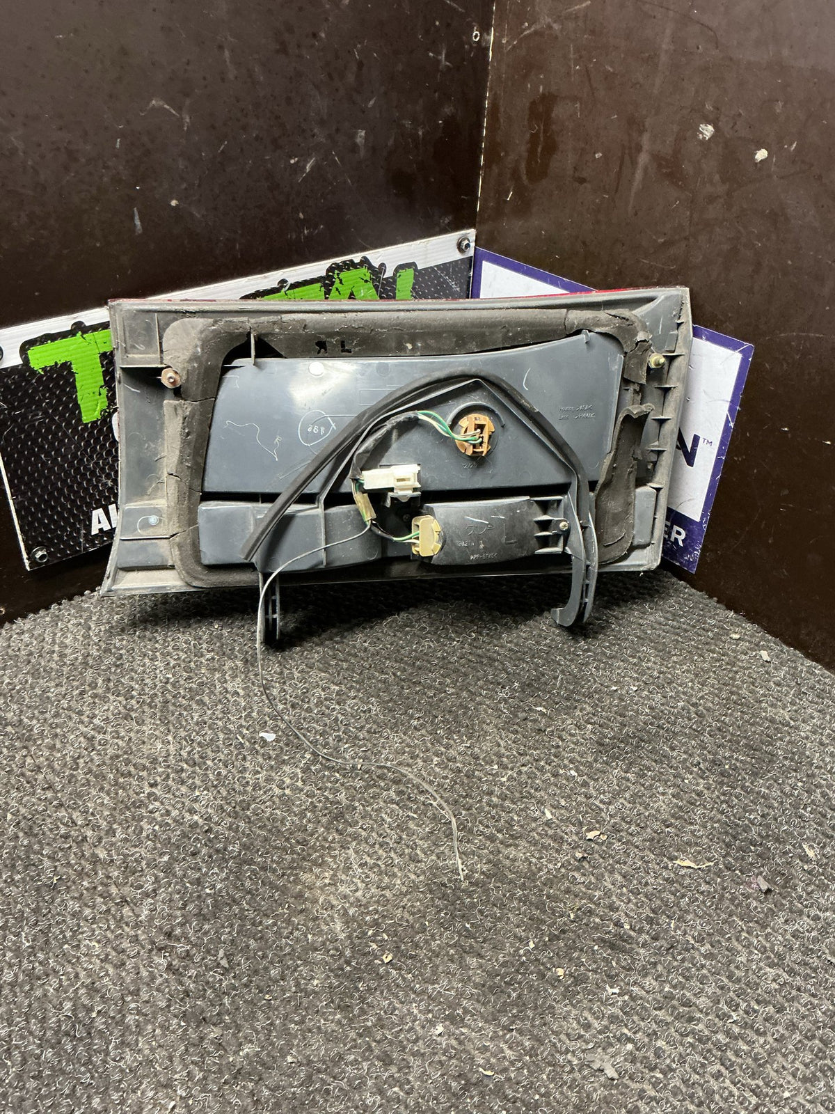 1999 Toyota Regius RCH41- Left Tailgate Light- (TAG9851)