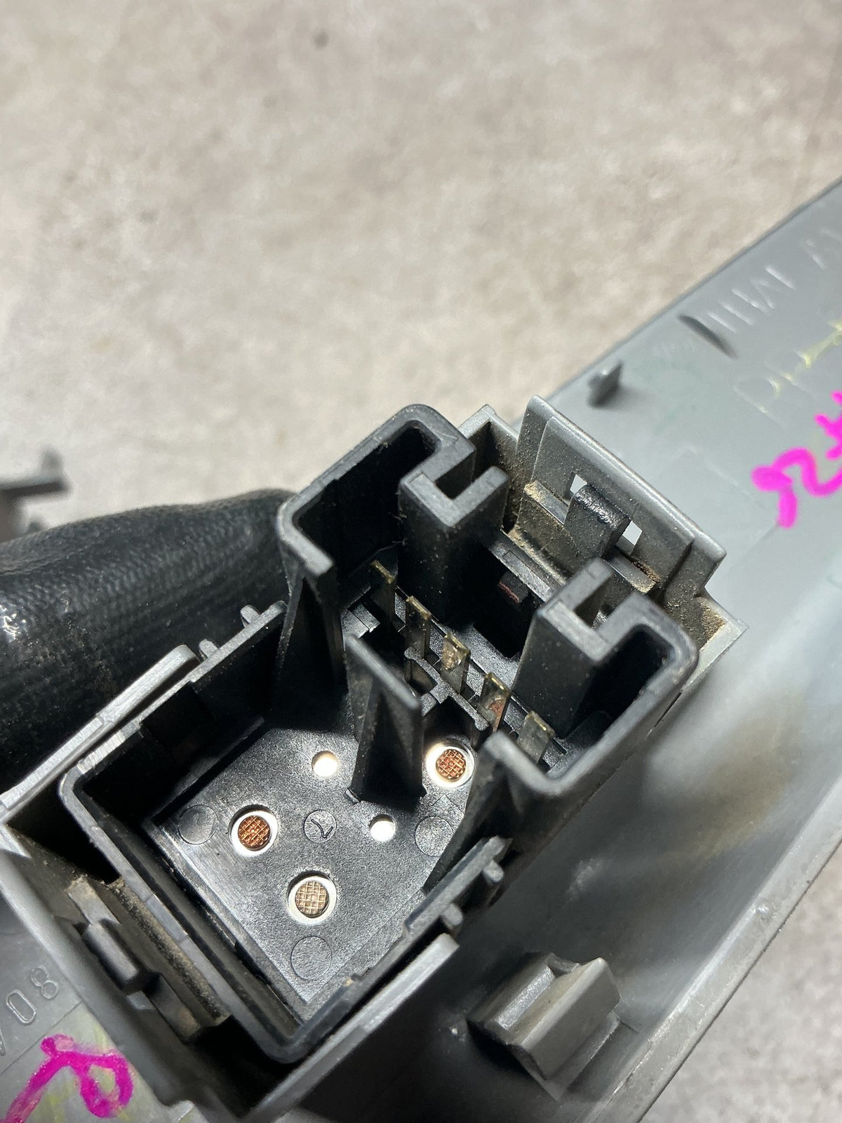 2005-2006 Toyota Hilux VII N20- Right Rear Window Switch- (TAG13718)
