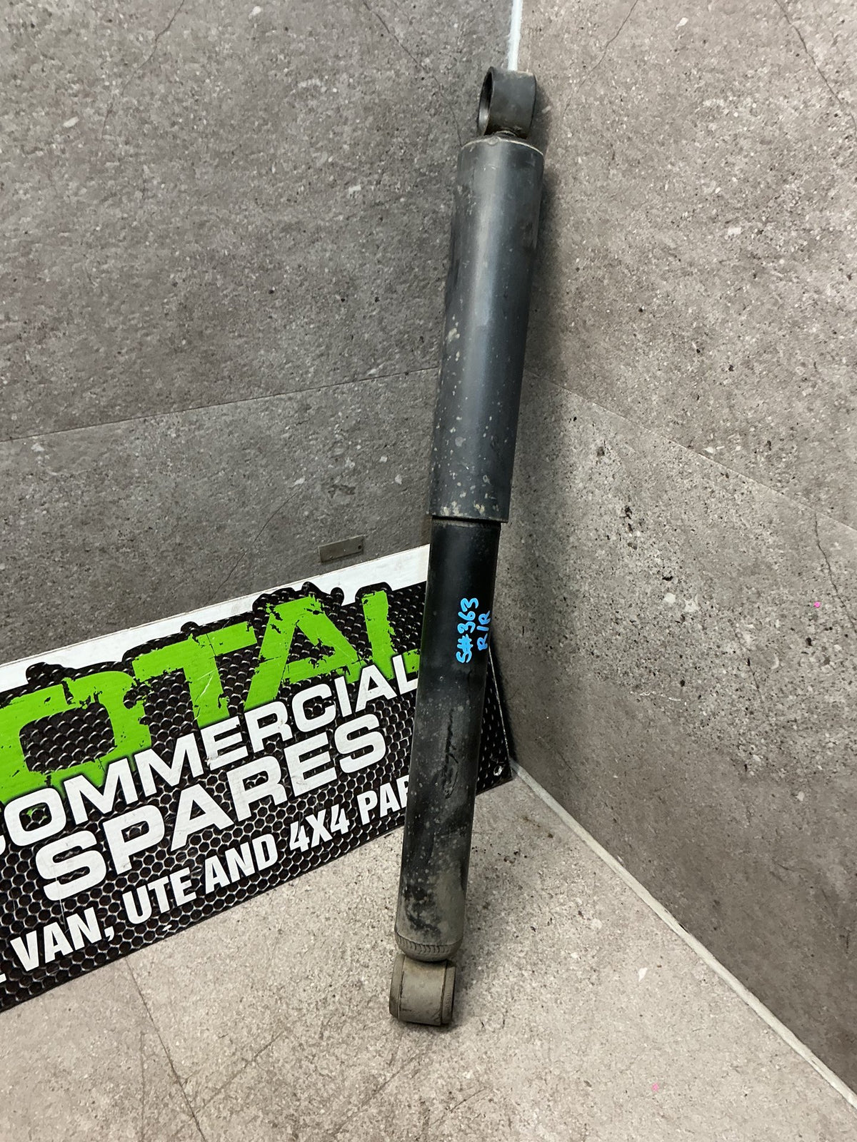 2011 Nissan Caravan VWE25- Right Rear Shock Absorber- (TAG15183)