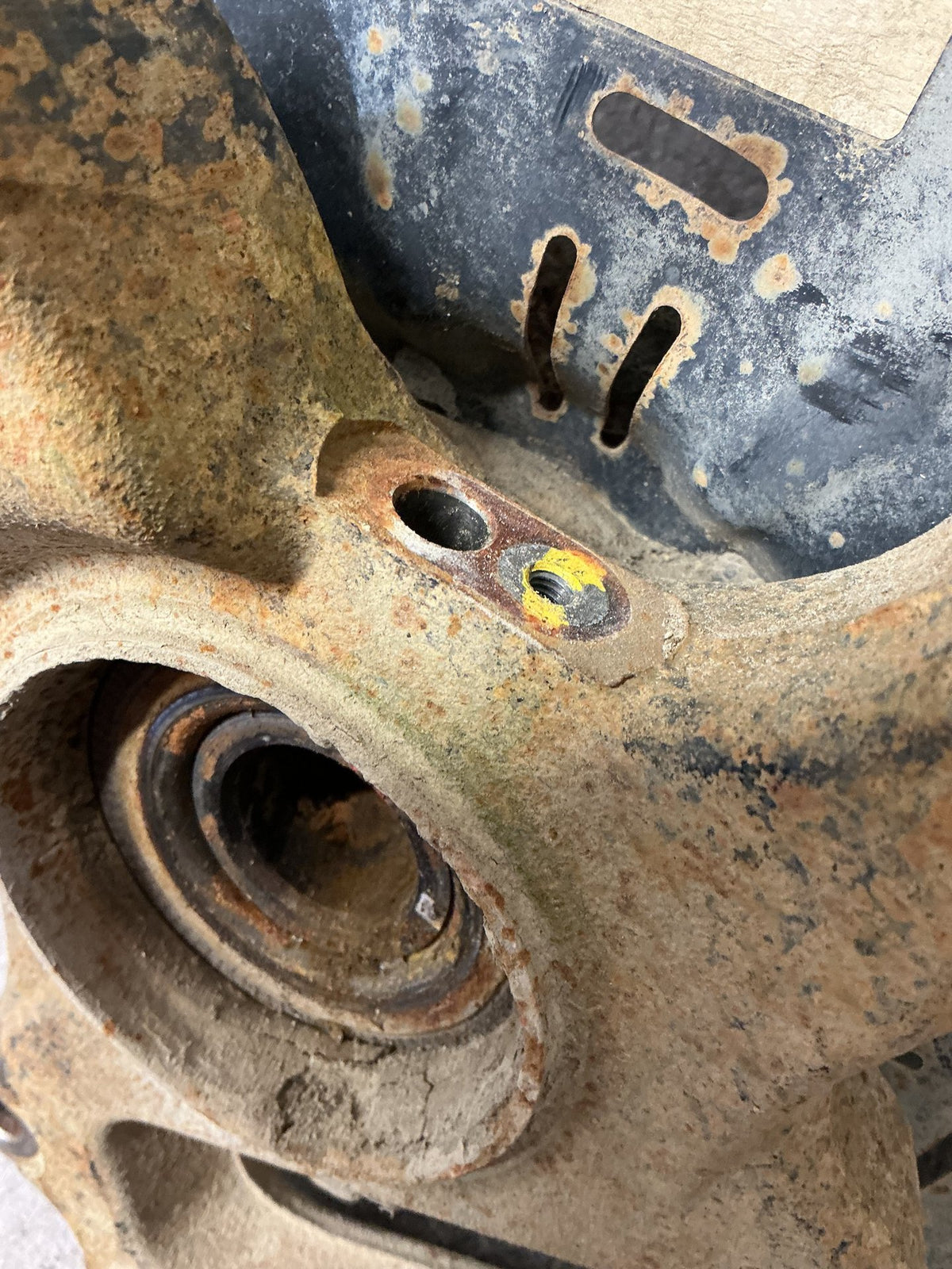 2011-2015 Ford Ranger PXI - Left Front ABS Hub - (TAG17778)