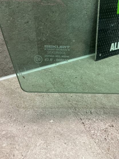2005 Ford Escape EPFWF- Right Front Door Glass- (TAG12015)