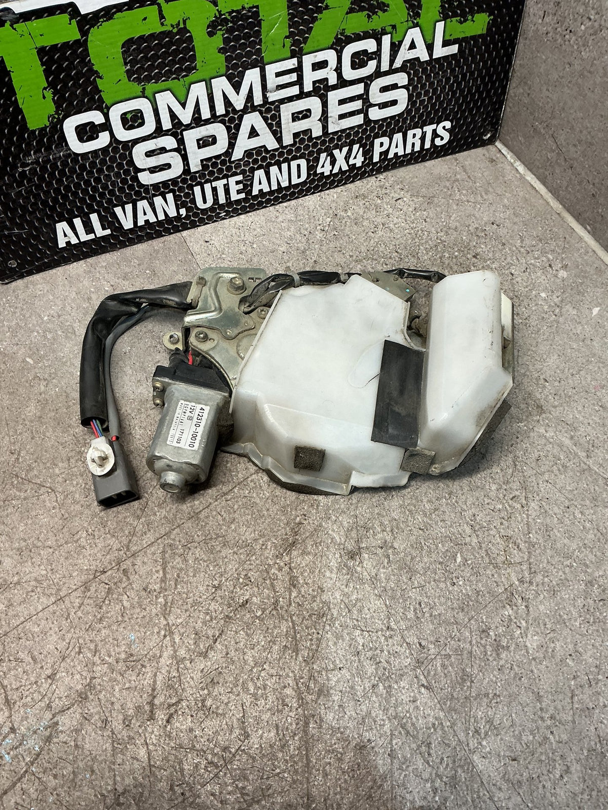 2004 Toyota Estima ACR30 - Right Rear Door Lock Actuator - (TAG16137)