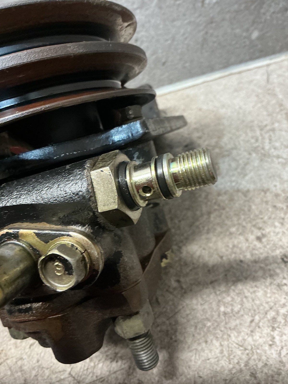 1995 Isuzu MU UCS69DW - Power Steering Pump - (TAG18806)