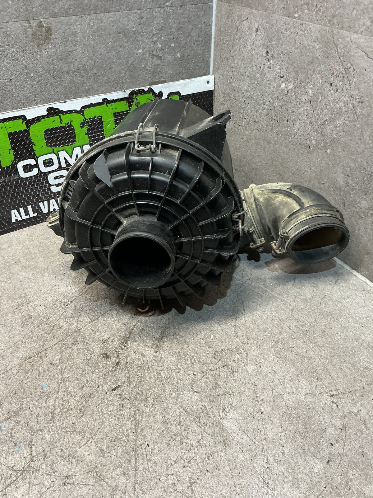 1999-2006 Mazda B-Series UN- Air Cleaner Assembly EFI Air Box- (TAG15747)