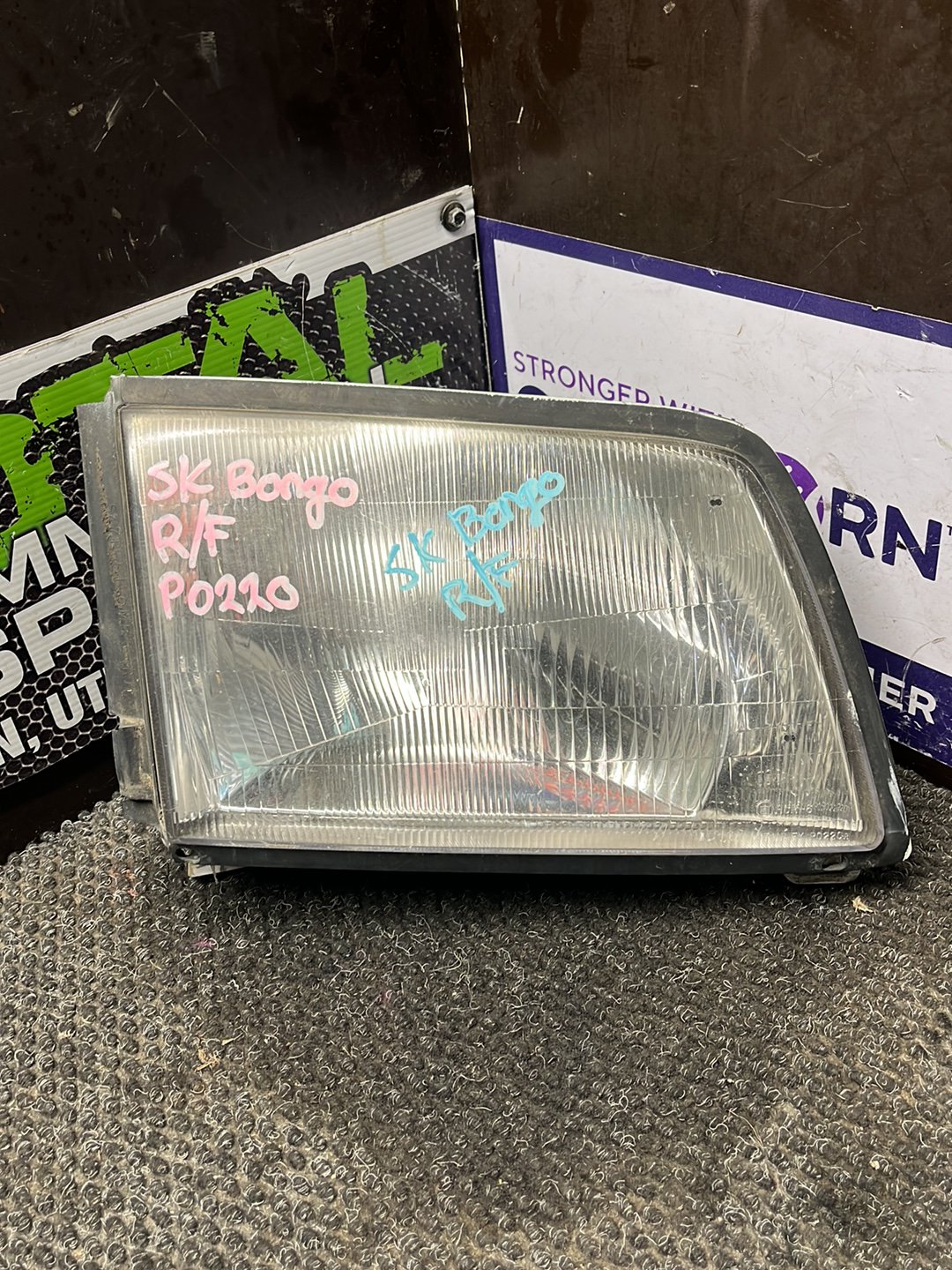 2000 Mazda Bongo Van SK- Right Headlight- (TAG9192)