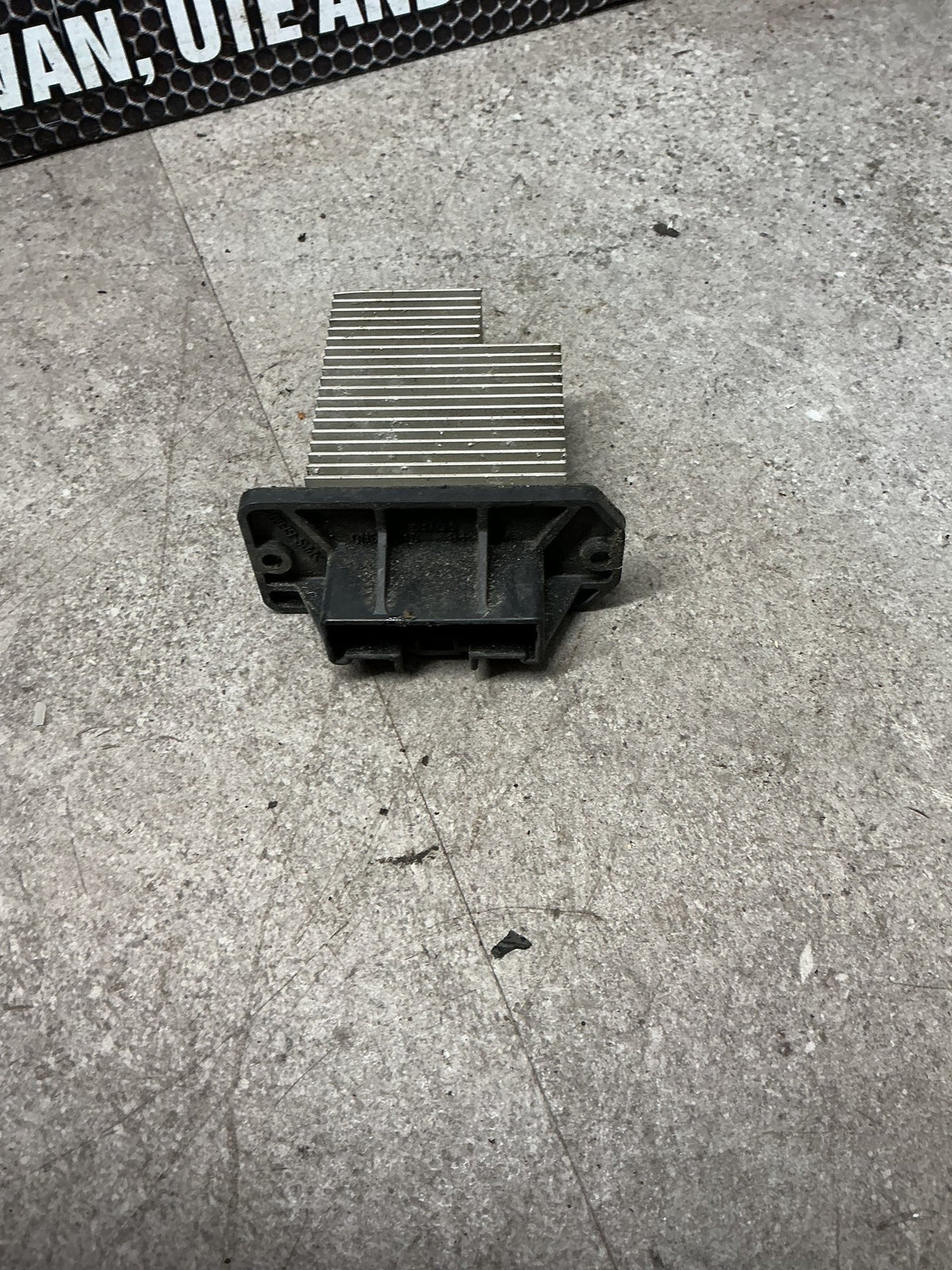 1998 Toyota Hilux III N180- Heater Fan Resistor- (TAG12788) PN: 499300-2090
