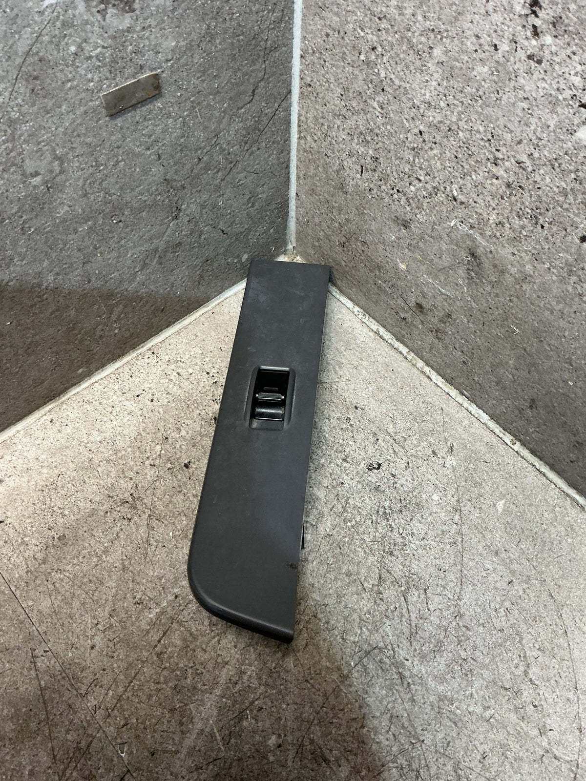 1994 Toyota Hilux KZN130 - Left Front Window Switch - (TAG18148)