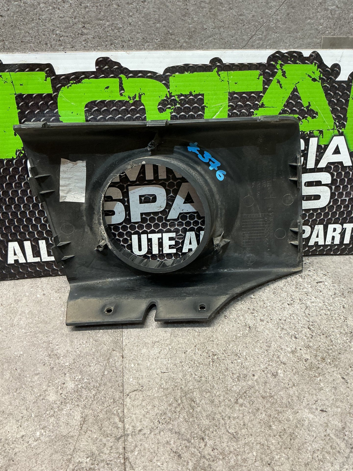 2010 Hyundai Tucson- Left Spotlight Surround- (TAG13312)