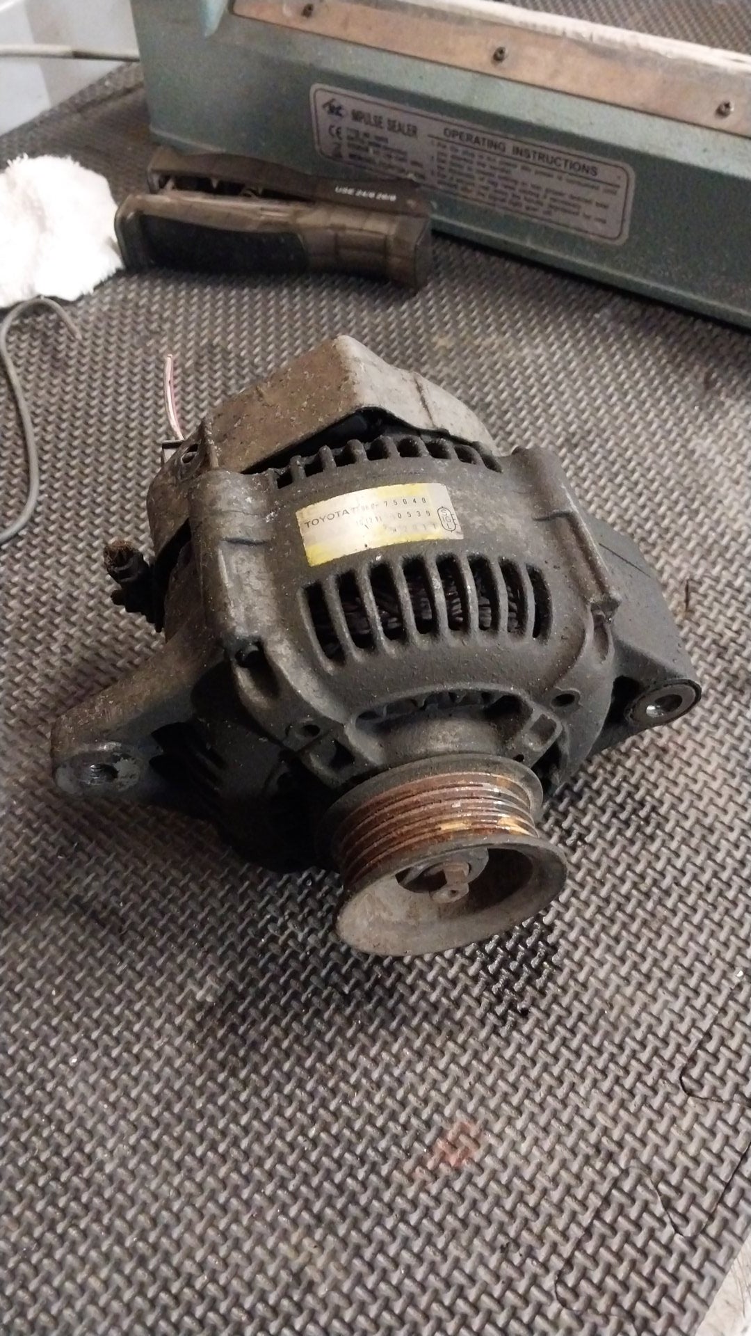 1989-1998 Toyota Hiace RZH103- Alternator- (TAG816)