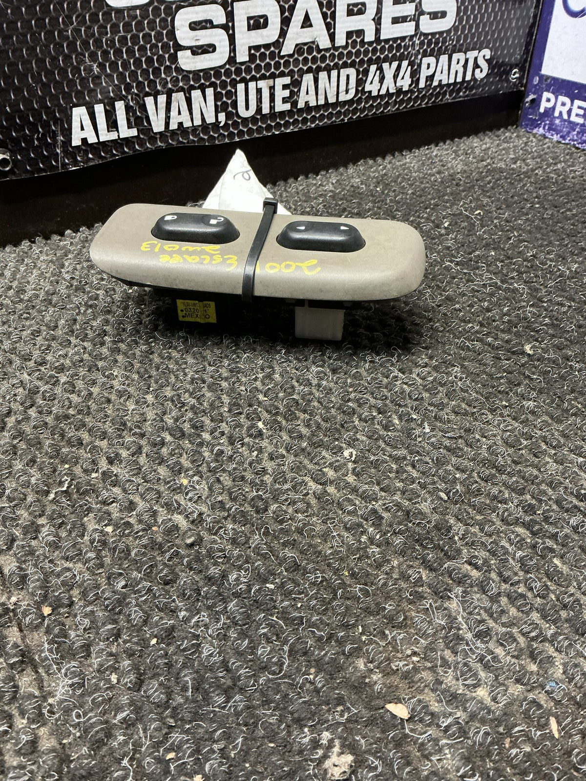 2001 Ford Escape 2W013- Right Rear Window Switch- (TAG9956)