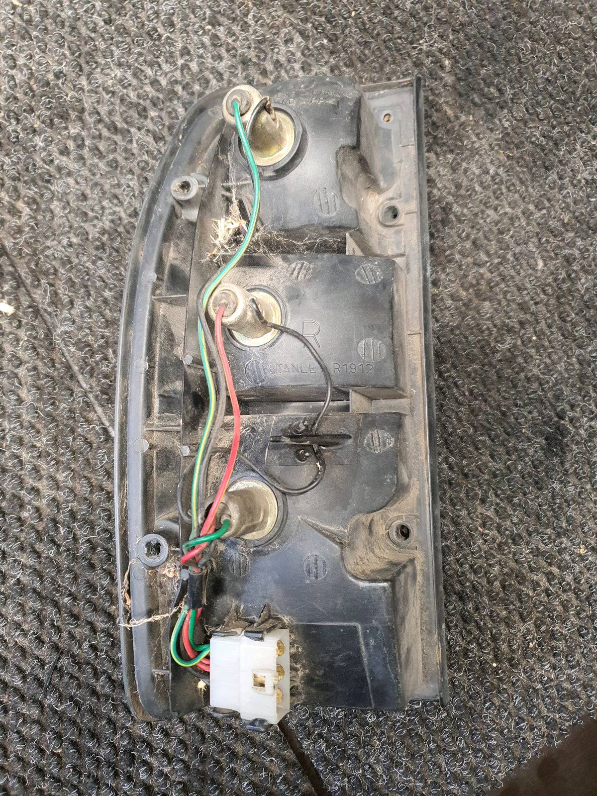 2000 Mazda B2500- Right Taillight- (TAG7401)