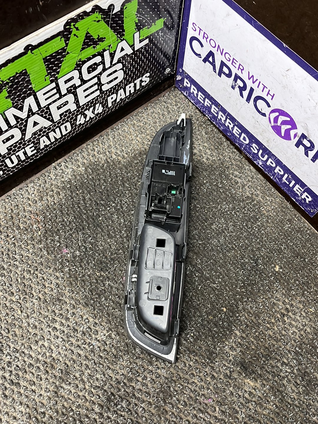 2015 Holden Commodore VF- Left Front Window Switch- (TAG9277)